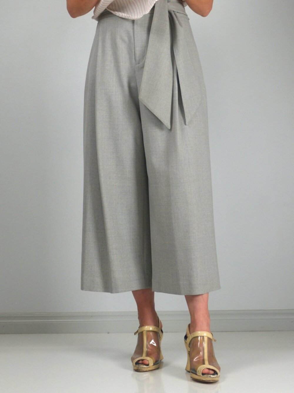 Club Monaco Grey Wool Blend Izabelah High Waist Wide Leg Crop Trousers, sz 4